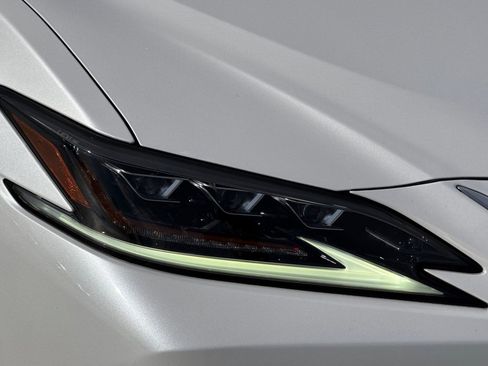 Used 2019 Lexus ES 300h image 11