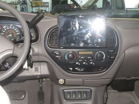 Used 2006 Toyota Sequoia SR5 AWD/4WD image 41