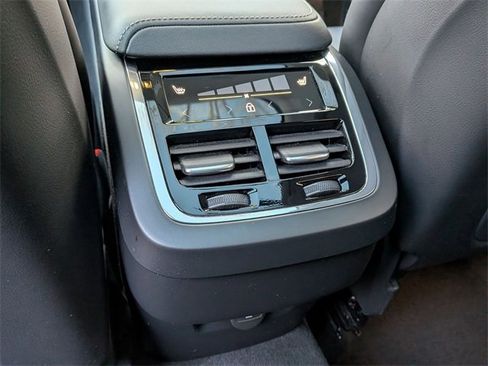 Certified 2022 Volvo XC60 B5 Inscription w/ Advanced Package image 27