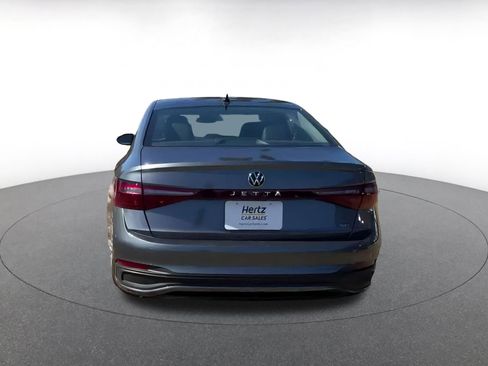 Used 2025 Volkswagen Jetta SE image 12