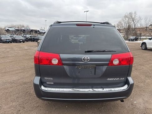 Used 2008 Toyota Sienna XLE image 4