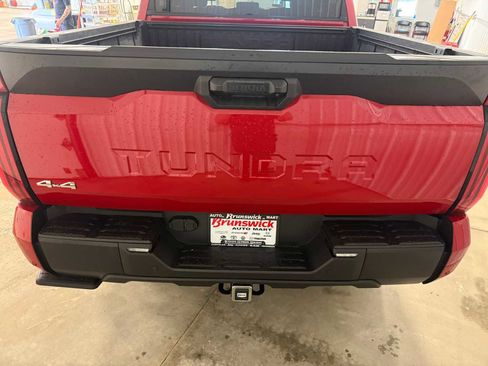 Used 2022 Toyota Tundra SR5 w/ SR5 Convenience Package image 16