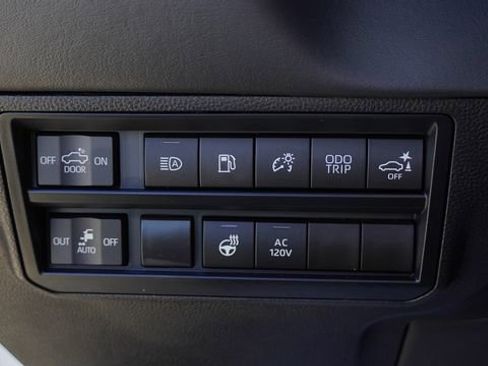 Used 2025 Toyota Tundra Platinum AWD/4WD image 23