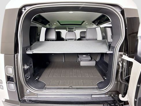 New 2026 Land Rover Defender 110 X-Dynamic SE AWD/4WD image 29