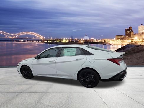 New 2026 Hyundai Elantra SEL Sport FWD image 3