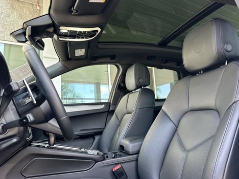 Certified 2026 Porsche Macan AWD/4WD image 5