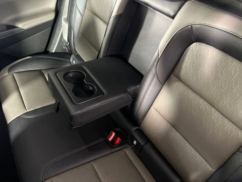 Used 2025 Chevrolet Equinox LT w/ Convenience Package II image 31