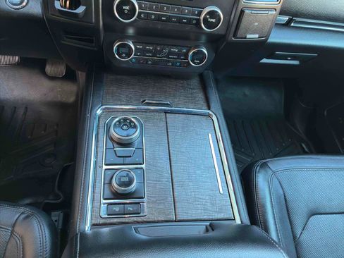 Used 2019 Ford Expedition Limited w/ Equipment Group 301A AWD/4WD image 23