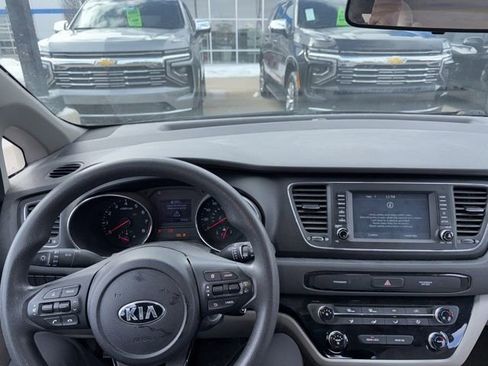 Used 2019 Kia Sedona L image 9