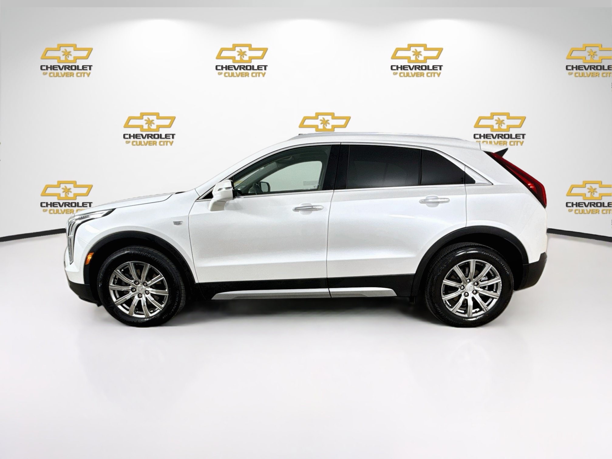Used 2021 Cadillac XT4 Premium Luxury w/ Cold Weather Package FWD image 5
