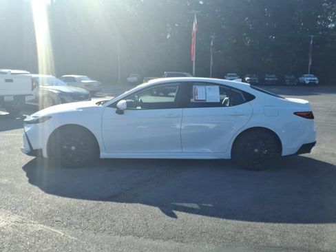 Used 2026 Toyota Camry SE FWD image 3