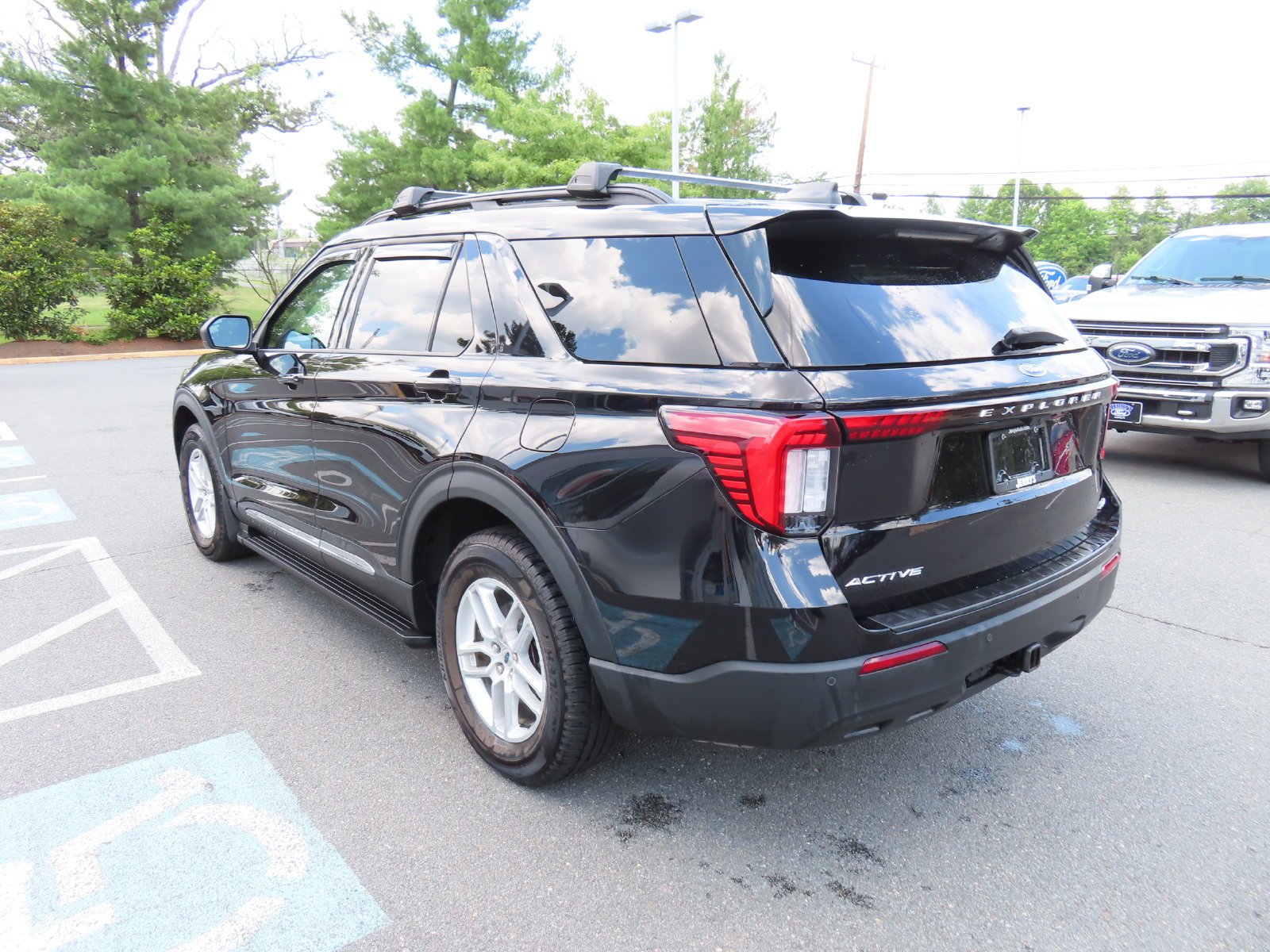 Certified 2025 Ford Explorer Active AWD/4WD image 8
