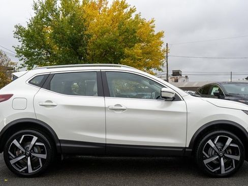 Used 2022 Nissan Rogue Sport SL w/ Premium Package image 5