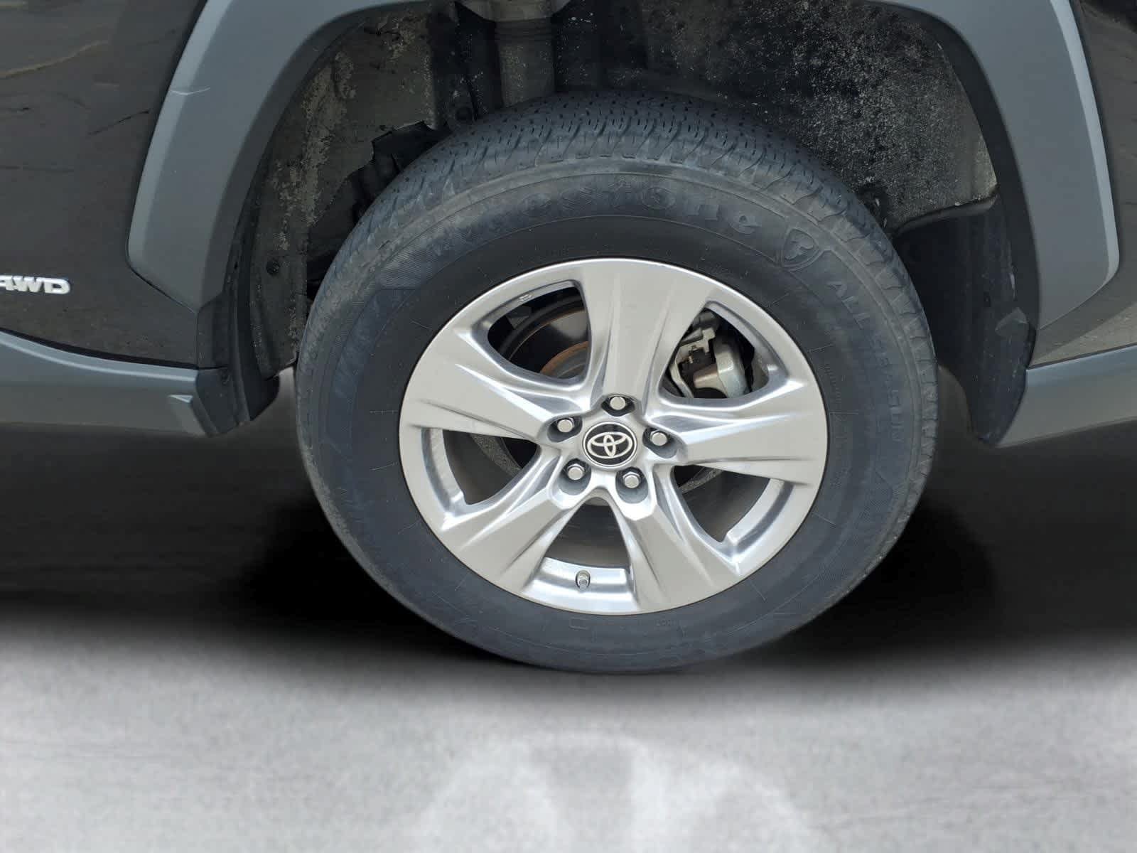 Used 2023 Toyota RAV4 LE AWD/4WD image 9