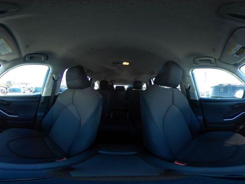 Used 2025 Toyota Highlander LE image 42