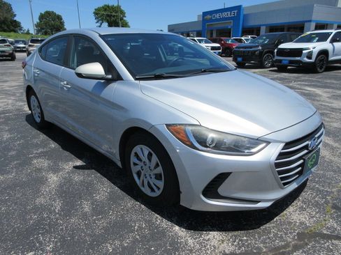 Used 2017 Hyundai Elantra SE FWD image 7