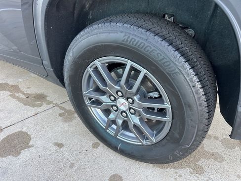 Used 2025 GMC Acadia Elevation image 10