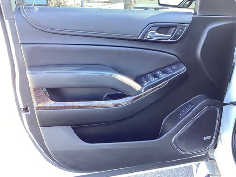 Used 2019 Chevrolet Suburban LT w/ LT Signature Package image 18
