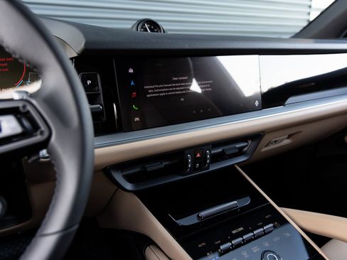 Certified 2026 Porsche Cayenne E-Hybrid image 16