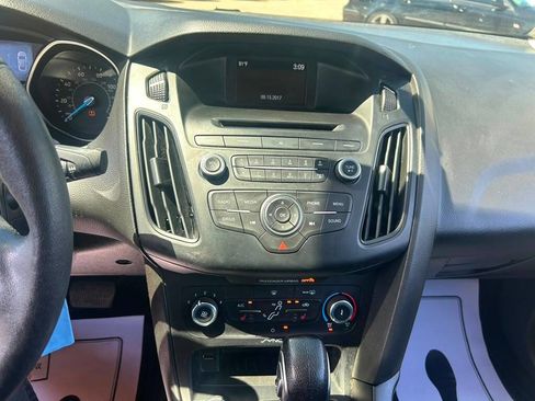 Used 2017 Ford Focus SE w/ Cold Weather Package FWD image 13