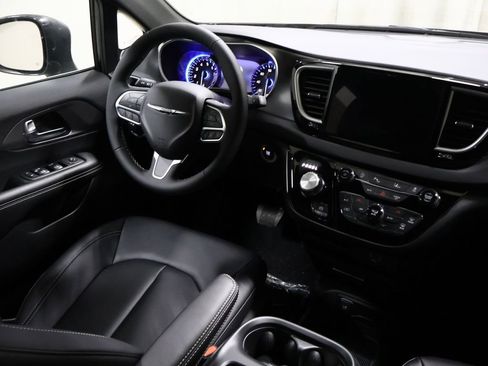 New 2026 Chrysler Voyager LX image 17