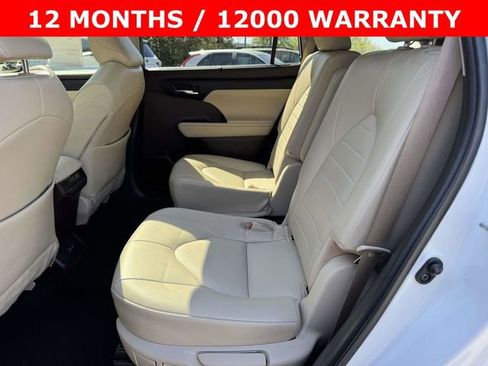 Used 2022 Toyota Highlander XLE image 9