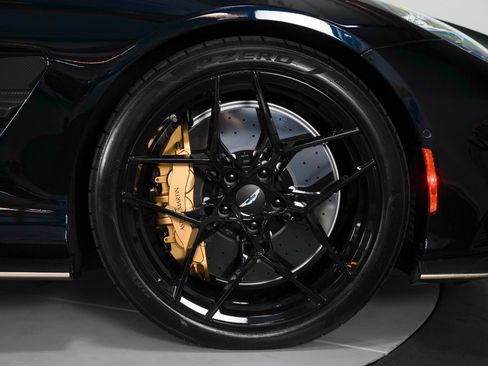Used 2025 Aston Martin Vanquish RWD image 29