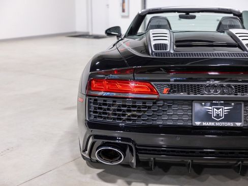 Used 2021 Audi R8 V10 w/ Premium Package image 14