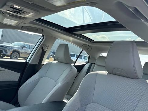 Used 2025 Toyota Camry XLE w/ Premium Plus Package FWD image 25