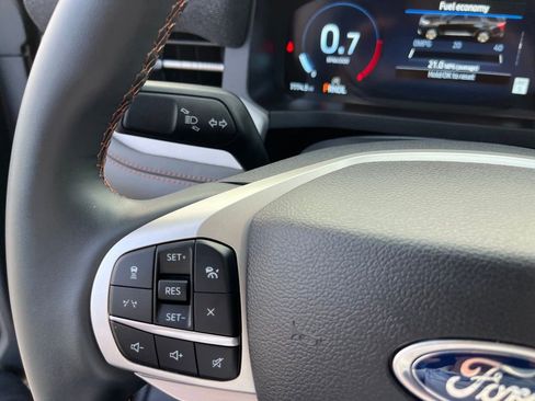 Used 2025 Ford Explorer Active image 29