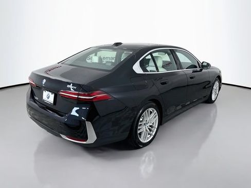 Used 2024 BMW 530i w/ Premium Package RWD image 7