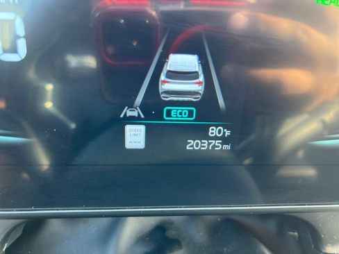 Certified 2025 Kia Sportage EX AWD/4WD image 19