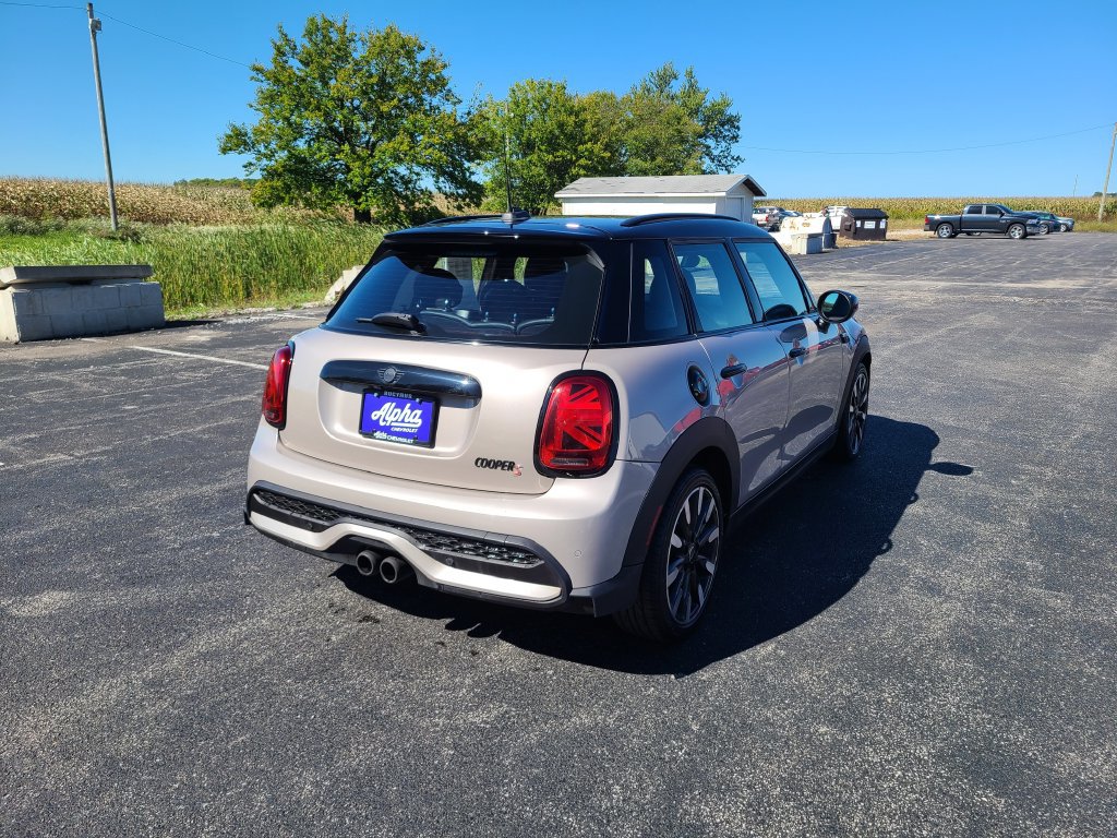 Used 2024 MINI Cooper S w/ Signature Upholstery Package FWD image 8