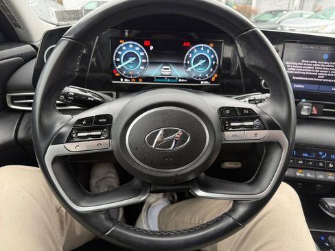 Used 2022 Hyundai Elantra SEL w/ Convenience + Premium Package FWD image 13