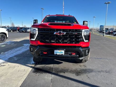 Used 2024 Chevrolet Silverado 2500 ZR2 w/ Technology Package image 8