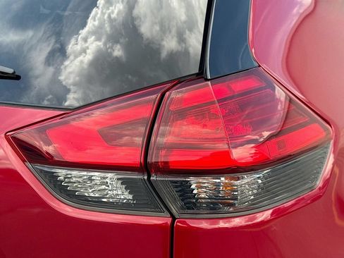 Used 2017 Nissan Rogue SV FWD image 31
