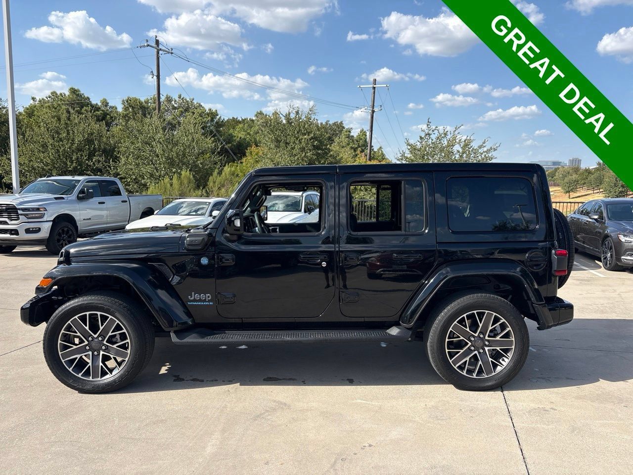 Used 2023 Jeep Wrangler Unlimited Sahara AWD/4WD image 8
