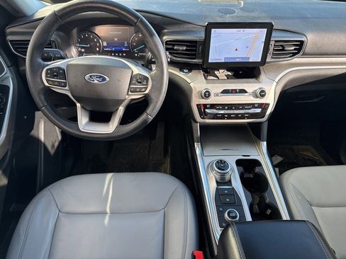Used 2021 Ford Explorer XLT w/ XLT Sport Appearance Package image 8