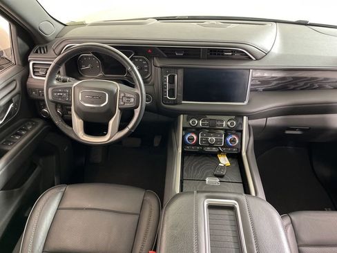 Used 2021 GMC Yukon Denali w/ Denali Premium Package image 3