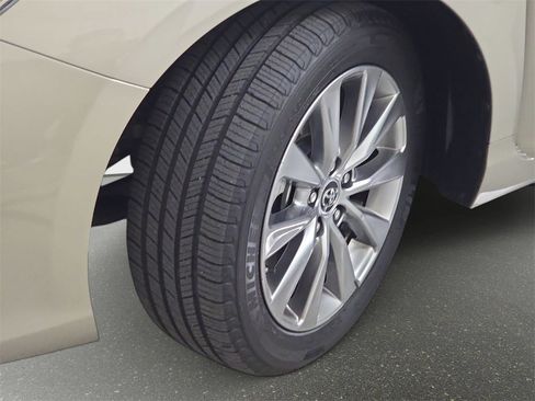 Used 2016 Toyota Camry XLE image 34