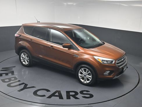 Used 2017 Ford Escape SE FWD image 33