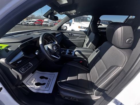 Used 2025 Buick Enclave Preferred image 6