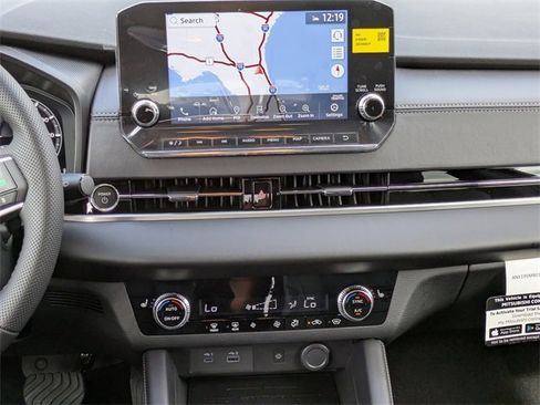 New 2025 Mitsubishi Outlander SE image 18