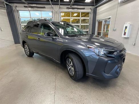 Used 2023 Subaru Outback Premium AWD/4WD image 7