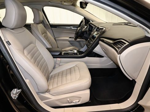 Certified 2017 Ford Fusion SE w/ Fusion SE Technology Package image 20