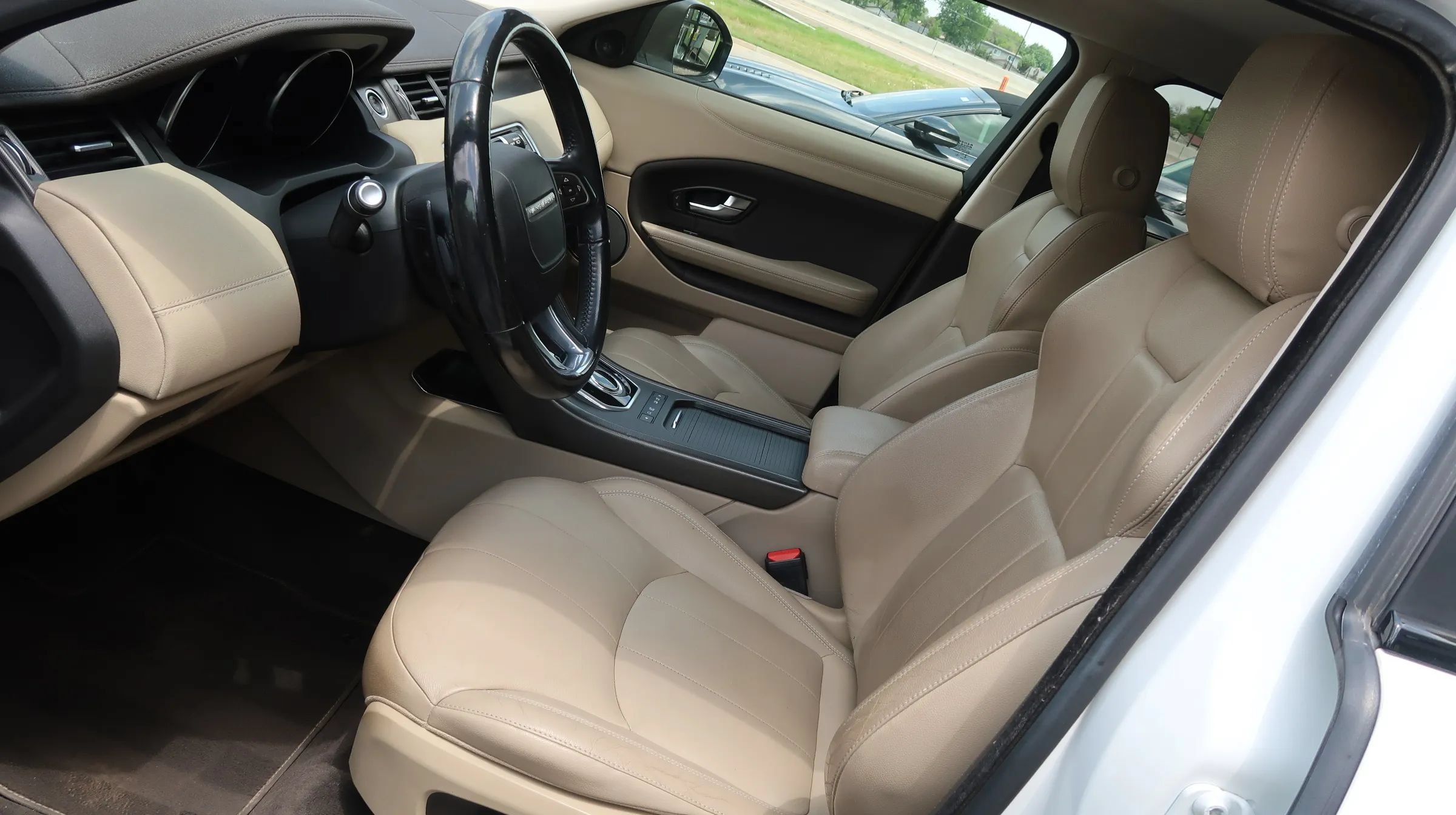 Used 2019 Land Rover Range Rover Evoque AWD/4WD image 17