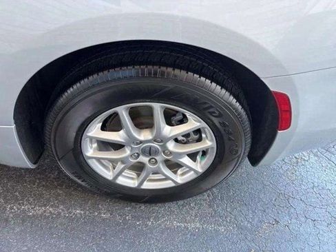 Used 2024 Chrysler Voyager LX image 13