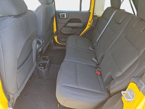 Used 2019 Jeep Wrangler Unlimited Sahara AWD/4WD image 16