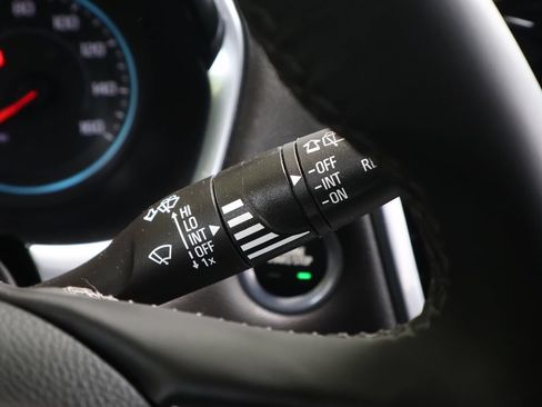 Used 2023 Chevrolet Traverse LT FWD image 26