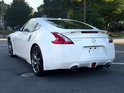 Used 2014 Nissan 370Z Touring w/ Sport Package RWD image 4